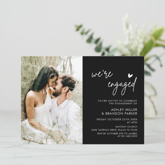 ミニマリストブラック我々は写真婚約した婚約 招待状 (スタンド正面)