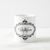 ミニマリストブラック&ホワイトヴィンテージダマスクモノグラム コーヒーマグカップ (中央)