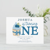 ミニマリストブルーベリーカップケーキファーストバースデーパーティー 招待状 (スタンド正面)