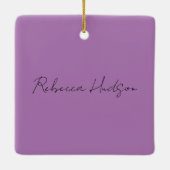 ミニマリストプレーン手書き独自の名前ラベンダー セラミックオーナメント (裏面)