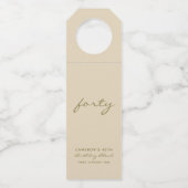 ミニマリストベージュ&金ゴールドエイジ誕生日ボトルラベル ボトルネックタグ (正面)