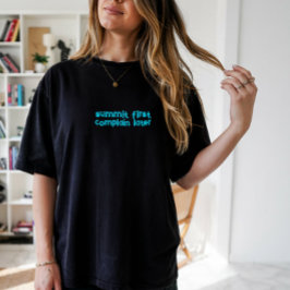 ミニマリストマウンテンTシャツ シンプルなライン デザイン Tシャツ