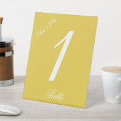 ミニマリストマスタードイエローテーブル番号 台座サイン (インサイチュ)