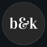 ミニマリストモノグラムイニシャル結婚白黒 ラウンドシール<br><div class="desc">モダン, ミニマル，ミニマ結婚リストのデザインと音色の大はっきりした文字：白黒(色，フォント, 文字，サイズ変更が可能).日付と新郎新婦モノグラムモノグラムの(イニシャル)。結婚式招待状封筒のシール若いカップルに最適な秋/秋結婚の。</div>