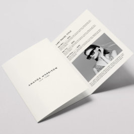 ミニマリストラグジュアリーブティックアイボリーパンフレット 三つ折りカード