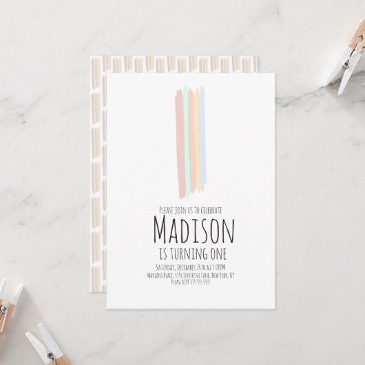 ミニマリストレインボーストロークファースト誕生日ワン 招待状 (正面/裏面インサイチュ)