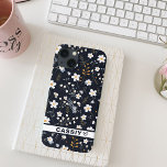 ミニマリスト優しいガーデンワイルドフラワーハート iPhone 13ケース<br><div class="desc">ミニマルな優しカラフルいガーデン野草ハートグリーンイエローエリア敷物</div>