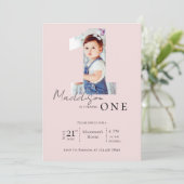 ミニマリスト写真キッズファーストエレガントバースデーパーティー 招待状 (スタンド正面)