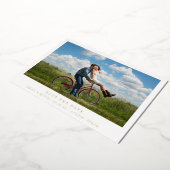 ミニマリスト写真モードウェディング日付を保存 箔招待状 (回転した状態)