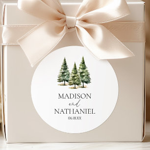 ミニマリスト冬の雪の松の木の森結婚の ラウンドシール