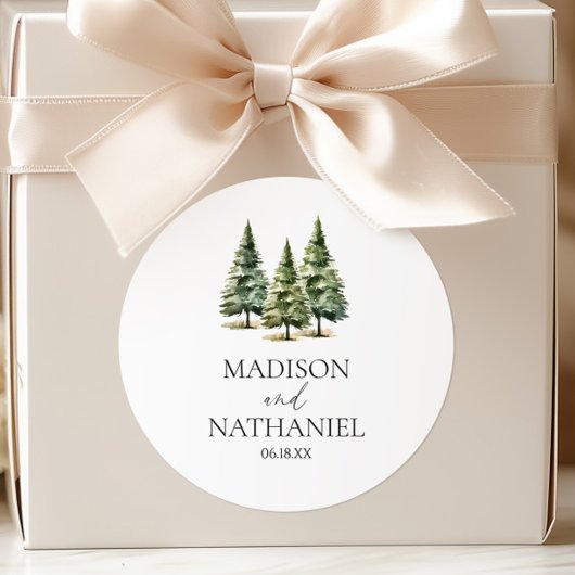 ミニマリスト冬の雪の松の木の森結婚の ラウンドシール