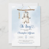 ミニマリスト少年ブルーと白の服ベビーシャワー 招待状 (正面)