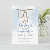 ミニマリスト少年ブルーと白の服ベビーシャワー 招待状 (スタンド正面)