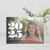 ミニマリスト白数字の日付写真卒業 案内状 (スタンド正面)