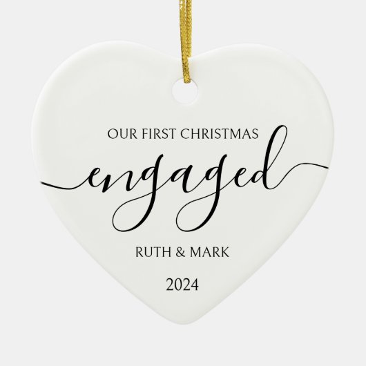 ミニマリスト白黒初めてのクリスマス 婚約した セラミックオーナメント (正面)