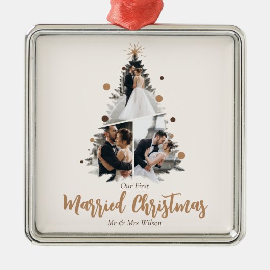 ミニマリスト私たちの最初の結婚したクリスマス3枚の写真 メタルオーナメント (正面)