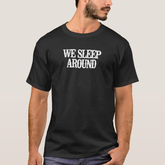 ミニマリスト私たちは眠のまわりにる Tシャツ (正面)