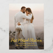 ミニマリスト結婚したの最初のクリスマスワンフォト 箔シーズンポストカード (正面)