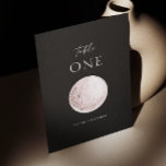 ミニマリスト結婚ブラック | 赤面ミスティックムーン テーブルナンバー<br><div class="desc">この洗練されたテーブル番号カードを使用して、あなたの結婚式のレセプションに神聖な優雅さのtouchを導入。深いの黒い背景に繊細な赤面のピンクの月を設定し、このデザインはボヘミアンとボヘミアンの両方のテーマを補完する神秘的な魅力を醸し出してい結婚る。ミニマリストのレイアウトは明瞭さを保証し、ゲストが割り当てられたテーブルを簡単に見つけることができ、エテリアムーンモチーフはロマンチックで夢のような雰囲気をイベントに加える。スタイルと天的インスピレーションユニークの融合を求めコンテンポラリーるカップルに最適。この表番号カードは、様々なカラーパレットやデコ結婚アスタイルにシームレスに統合される。あなたは親密な集まりを計画するか大規模なお祝いを計画するかにかかわらず、この神秘的な月のテーブルの番号はスタイリッシュ、あなたの装飾に実用的な結婚追加である。</div>