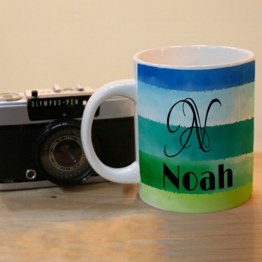 ミニマリスト虹の名前イニシャルモノグラム コーヒーマグカップ