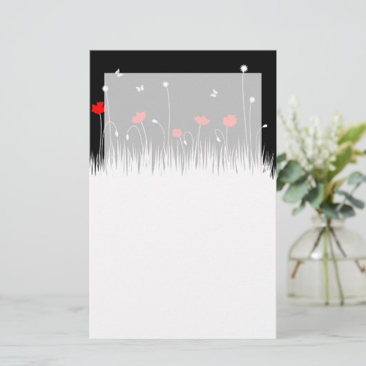 ミニマリスト赤と白のケシの牧草地はっきりした 便箋 (スタンド正面)