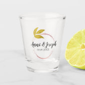 ミニマリスト追加カップル名日付バラピンク結婚ズ ショットグラス (正面)