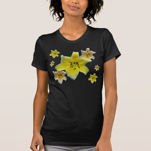 ミニマリスト黄色いユリの花のマクロ写真アート Tシャツ (正面)