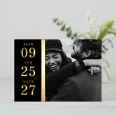 ミニマリスト黒金ゴールド写真結婚式の日付を保存 箔招待状 (立ち正面)