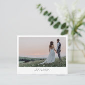 ミニマリスト2枚の写真とカリグラフィー結婚式お礼カード ポストカード (スタンド正面)