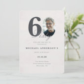ミニマリスト60歳の誕生日招待状 招待状 (スタンド正面)