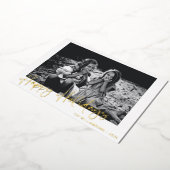 ミニマリスト ゴールド スクリプト タイポグラフィ オーバーレイ フォト 箔シーズンカード (回転した状態)