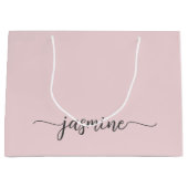 ミニマリスト シンプルな ブラッシュ ピンク モノグラム ガーリー スクリプト ラージペーパーバッグ (正面)
