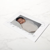 ミニマリスト+スクリプトモダンフォイル誕生のお知らせ 箔招待状 (回転した状態)