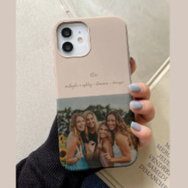 ミニマリスト・スクリプト・ベージュBFFSフォト iPhone 15ケース