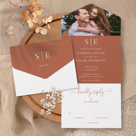 ミニマリスト テラコッタ モノグラム フォト ウェディング オールインワン招待状