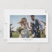 ミニマリスト ブラック オン プラッシュ ホワイト ペイズリー RSVP 招待状 (裏面)