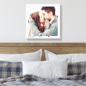 ミニマリスト ブラック タイポグラフィー レッド ハート フォト キャンバスプリント (インサイチュ (寝室))