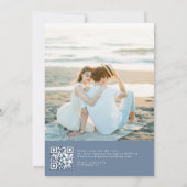 ミニマリスト ペリウィンクル ワイルドフラワー 詳細 ウェディング 招待状 (裏面)