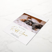 ミニマリスト ラフイヤー ドッグ フォト 箔シーズンカード (回転した状態)