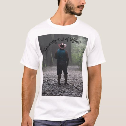 ミニマリスト「不在中」トラベルTシャツ Tシャツ (正面)