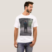 ミニマリスト「不在中」トラベルTシャツ Tシャツ (正面フル)