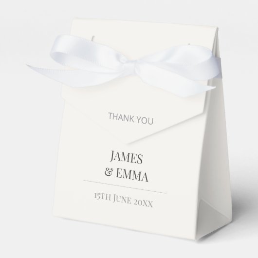 ミニマリスト 結婚式 | あたたかいアイボリー フェイバーボックス (正面サイド)