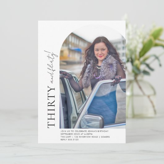 ミニマリストArch Off Center写真30th Birthday 招待状 (スタンド正面)