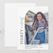 ミニマリストArch Off Center写真30th Birthday 招待状 (正面/裏面)