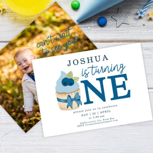 ミニマリストBlueberryカップケーキ最初の誕生日パーティー 招待状