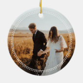 ミニマリストNewlywedsモノグラムフォト金ゴールドホリデー セラミックオーナメント (裏面)