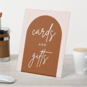 ミニマリストTerracottaアーチウェディングカードとギフト 台座サイン (インサイチュ)