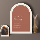 ミニマリストTerracottaアーチ写真リハーサルディナー 招待状