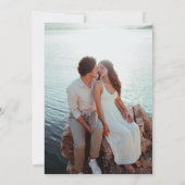 ミニマリストTerracottaモノグラム&フォト結婚ズ 招待状 (裏面)