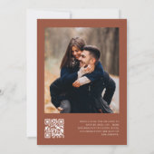 ミニマリストTerracotta燃えたオレンジ色のQRコード結婚ズ 招待状 (裏面)